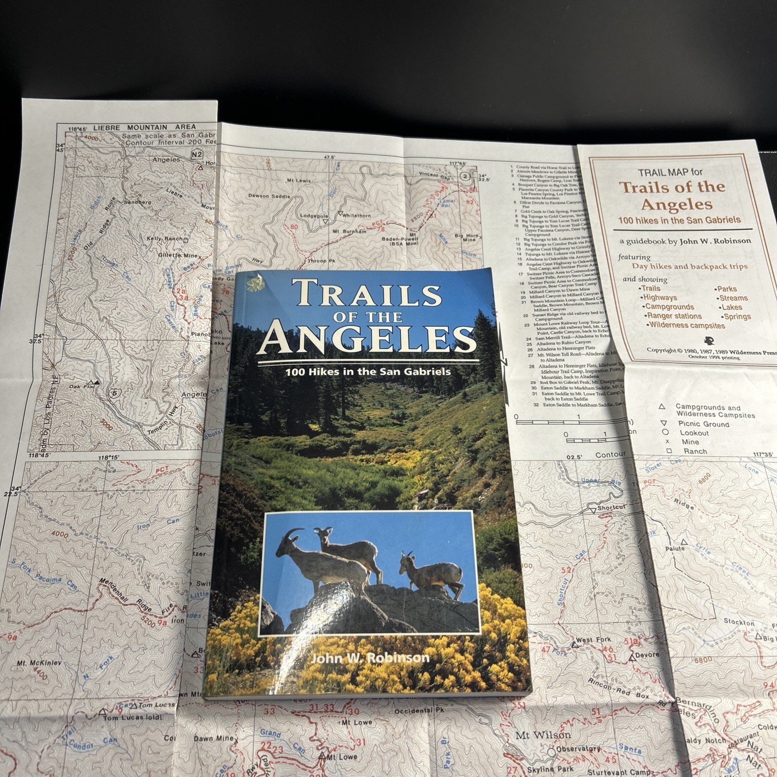 Trails of the Angeles PLUS MAPS! : 100 Hikes in the San Gabriels John Robinson