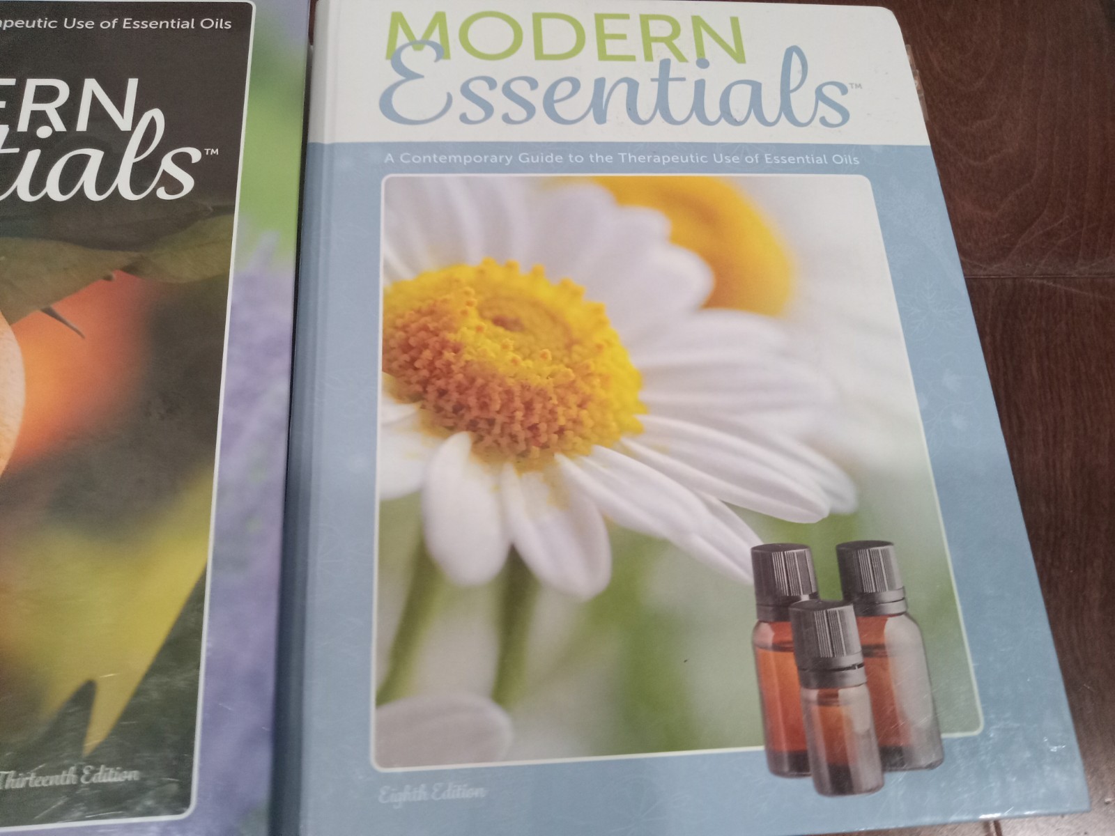 Modern Essentials The Complete Guide to Therapeutic Use of Essential Book Lot