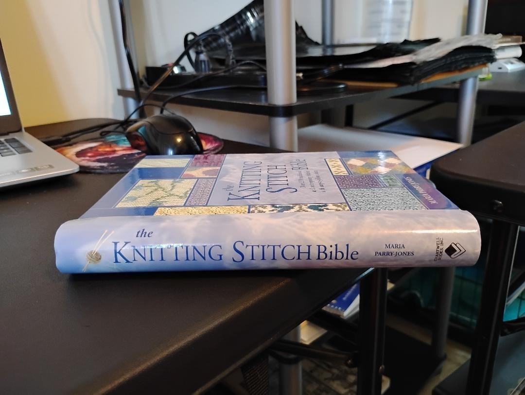 The Knitting Stitch Bible Over 250 Traditional and Contemporary Stitches Charts
