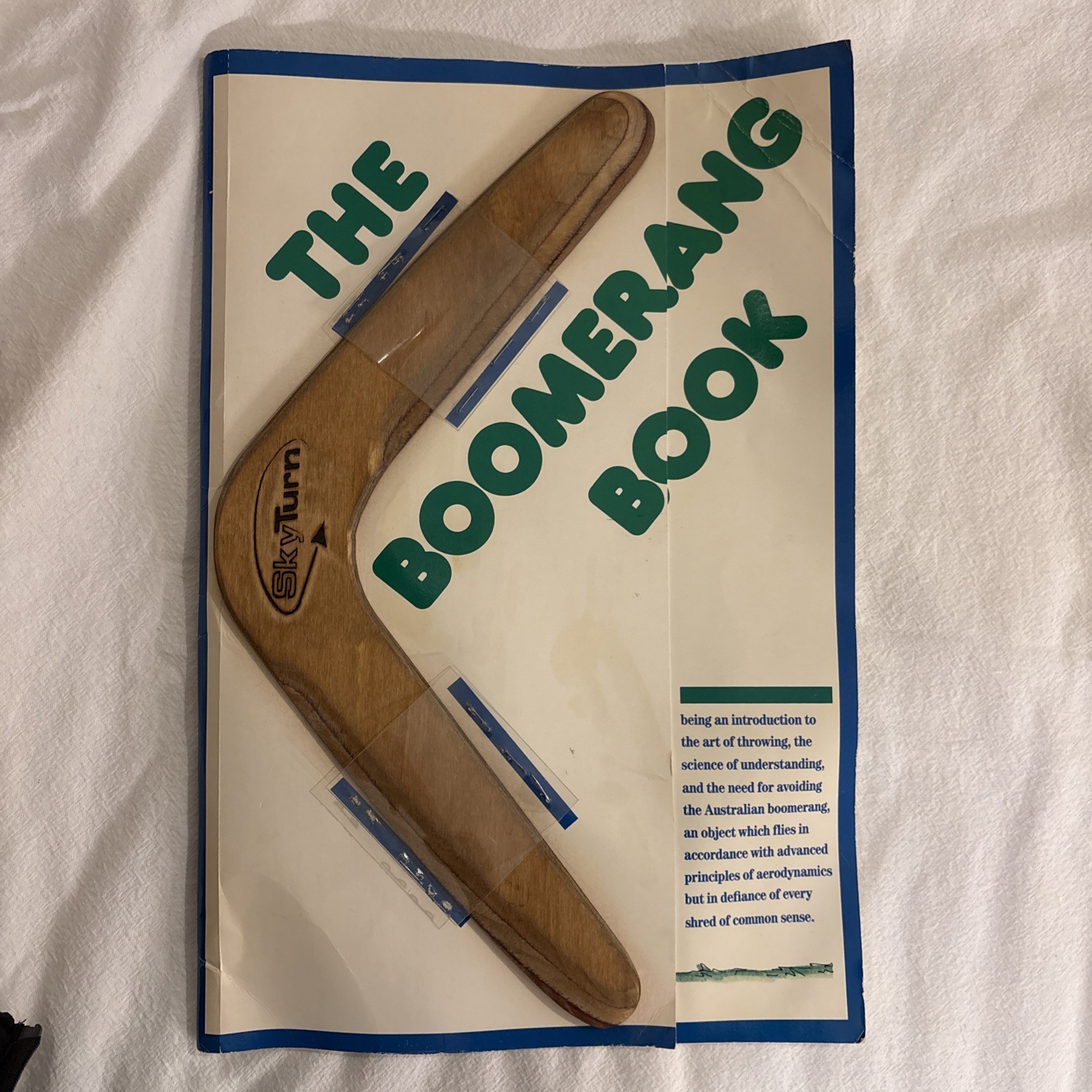 1985 THE BOOMERANG BOOK John Cassidy, Klutz Press, w/ Boomerang 1st Print VTG